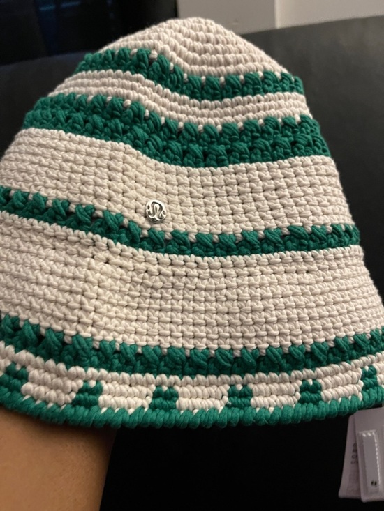 Lululemon Cotton Crochet Women\'s Bucket Hat Ivory & Raceway Green Size S/M RARE main image 5